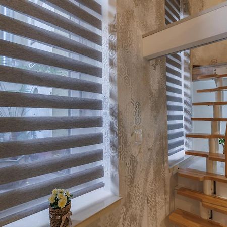Sleek Minimalist Studio At Inner City Budapeste Exterior foto