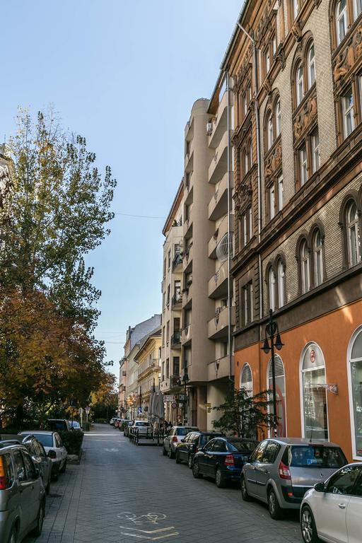 Sleek Minimalist Studio At Inner City Budapeste Exterior foto